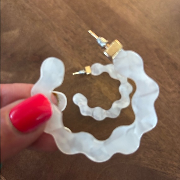 Wavy White Hoop Earrings - Picture 3 of 4